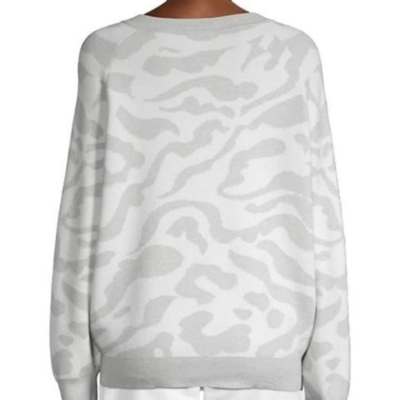 For The Republic Animal Print V Neck Pullover NWT - Picture 2 of 2